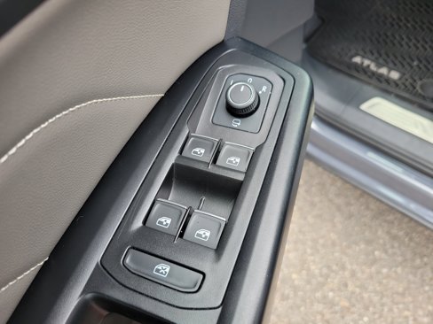 Used 2021 Volkswagen Atlas Cross Sport SEL Premium image 19