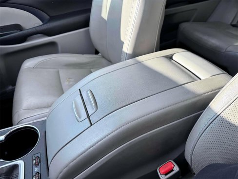 Used 2015 Toyota Highlander Limited Platinum image 25