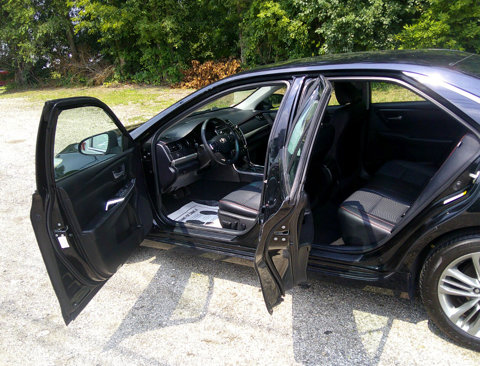 Used 2015 Toyota Camry XLE image 7