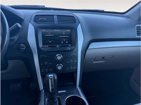 Used 2013 Ford Explorer XLT image 11