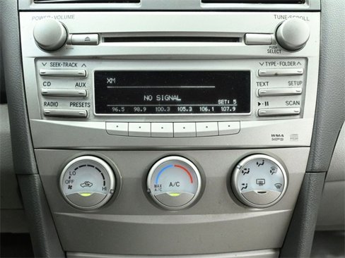 Used 2011 Toyota Camry image 18