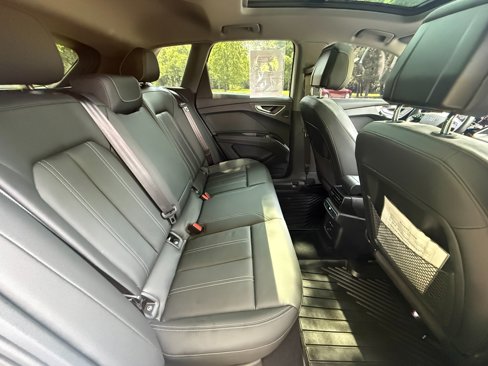 Used 2024 Audi Q4 e-tron Premium Plus image 22