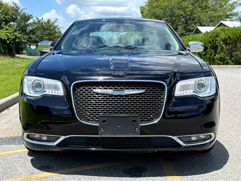 Used 2017 Chrysler 300 C image 2