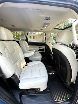 Used 2023 Kia Telluride EX w/ EX Captain's Chair Package image 13