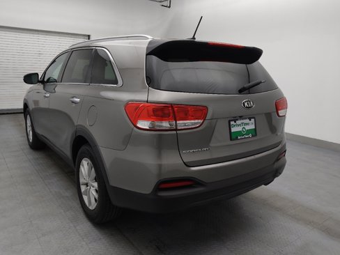 Used 2017 Kia Sorento LX image 5
