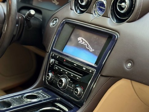 Used 2011 Jaguar XJ image 25