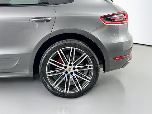 Certified 2018 Porsche Macan Turbo image 12