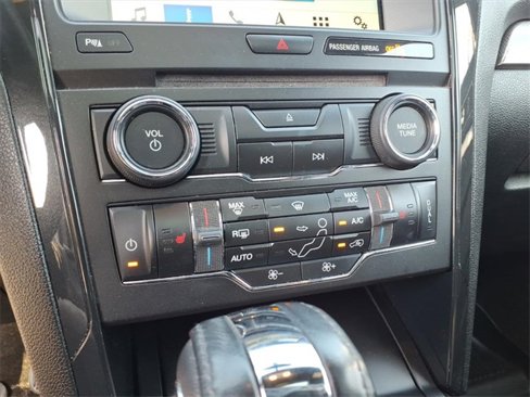 Used 2018 Ford Explorer XLT w/ Equipment Group 202A image 22
