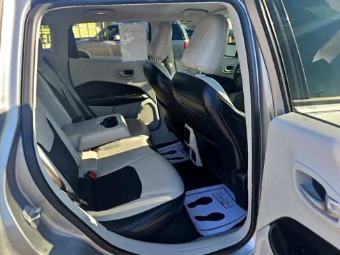 Used 2018 Jeep Compass Latitude w/ Cold Weather Group image 12