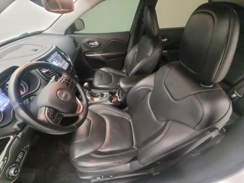 Used 2019 Jeep Cherokee Limited w/ Luxury Group image 17