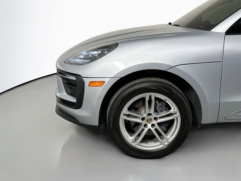 Certified 2022 Porsche Macan image 11