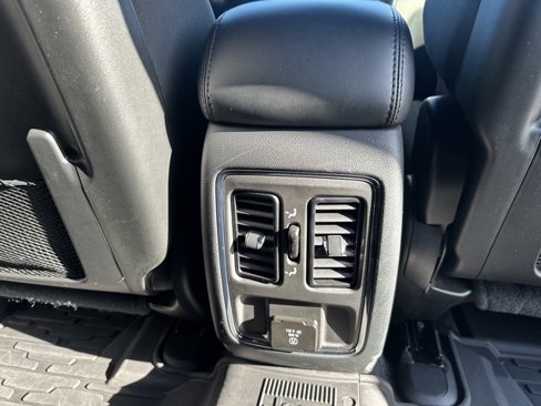 Used 2022 Jeep Grand Cherokee Laredo E w/ Security & Convenience Group image 34