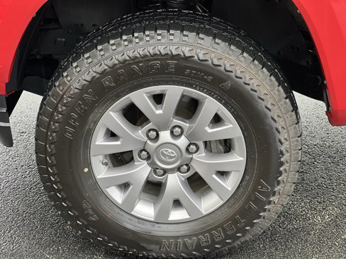 Used 2016 Toyota Tacoma SR5 image 9