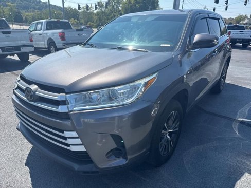Used 2019 Toyota Highlander LE image 1