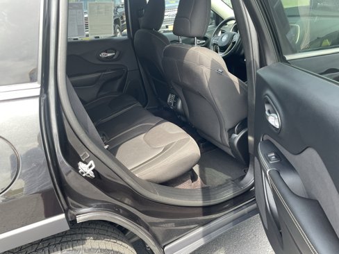 Used 2016 Jeep Cherokee Latitude image 27
