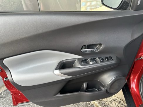 Used 2021 Nissan Kicks SR image 12