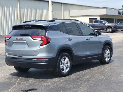 Used 2024 GMC Terrain SLE w/ Driver Convenience Package image 8