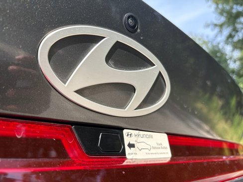 Used 2024 Hyundai Elantra SEL image 8