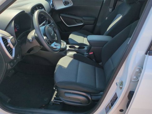 Used 2022 Kia Soul LX image 14