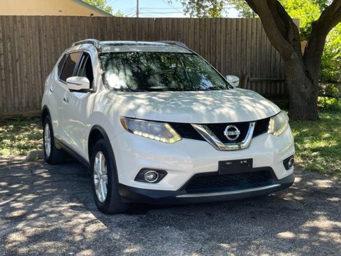 Used 2016 Nissan Rogue SV w/ SV Moonroof Package image 2