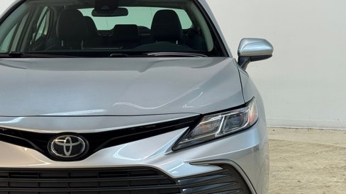 Used 2023 Toyota Camry LE image 6