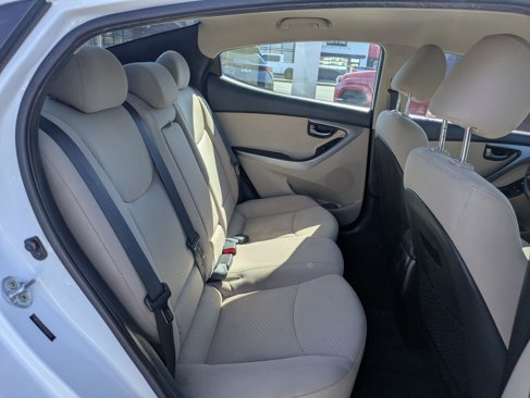 Used 2015 Hyundai Elantra SE image 28