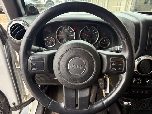 Used 2014 Jeep Wrangler Sahara image 16