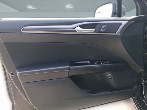 Used 2017 Ford Fusion SE w/ Equipment Group 601A image 19