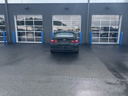 Used 2024 Chevrolet Malibu LT image 3