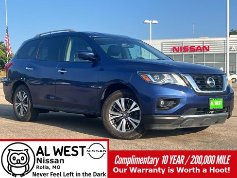 Used 2017 Nissan Pathfinder SL image 1