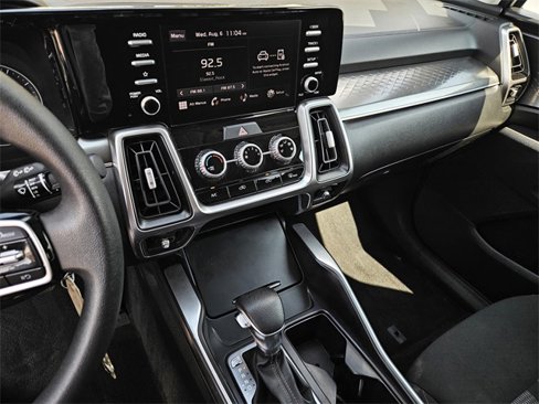Used 2022 Kia Sorento LX image 19