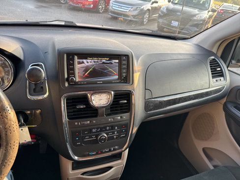 Used 2011 Chrysler Town & Country Touring image 23