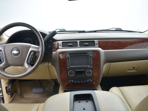 Used 2013 Chevrolet Suburban LTZ image 19