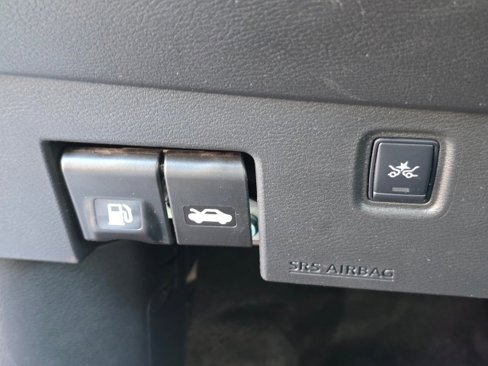 Used 2018 Nissan Kicks S image 39