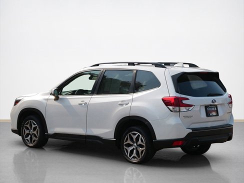 Used 2020 Subaru Forester Premium image 5