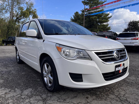 Used 2010 Volkswagen Routan SE image 3