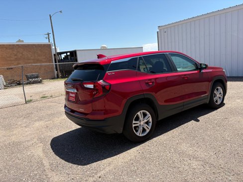 Used 2024 GMC Terrain SLE image 7