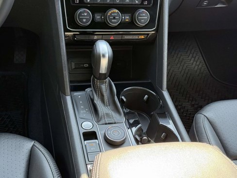 Used 2023 Volkswagen Atlas Cross Sport SE image 18