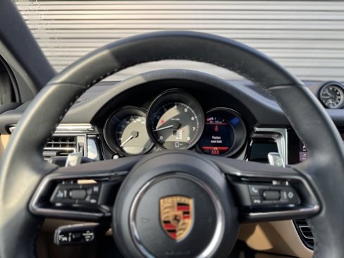 Certified 2025 Porsche Macan image 17