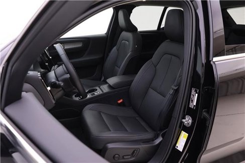 Certified 2025 Volvo XC40 B5 Core w/ Protection Package Premier image 10