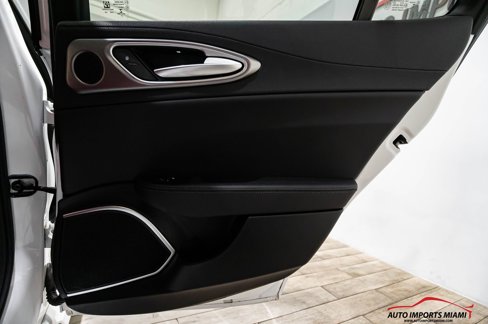 Used 2022 Alfa Romeo Giulia Veloce image 59