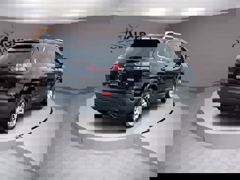 Used 2019 Jeep Cherokee Latitude w/ Popular Appearance Group image 4
