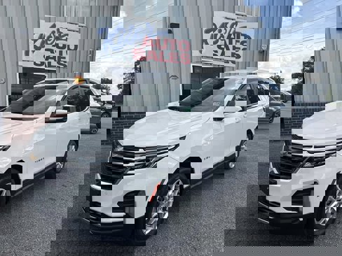 Used 2022 Chevrolet Equinox LT image 2