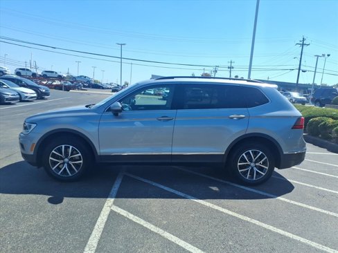 Used 2020 Volkswagen Tiguan SE w/ Panoramic Sunroof Package image 4