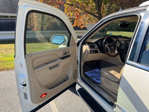 Used 2012 Cadillac Escalade ESV Luxury image 11