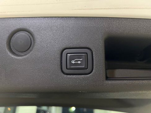 Used 2020 Chevrolet Equinox Premier image 12