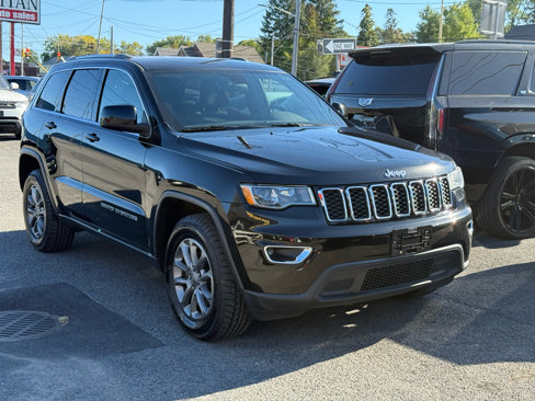 Used 2018 Jeep Grand Cherokee Laredo image 2