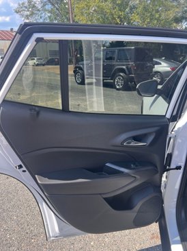 Used 2025 Chevrolet Trax LT w/ Sunroof Package image 18