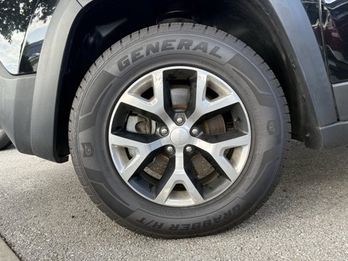 Used 2018 Jeep Cherokee Trailhawk image 30