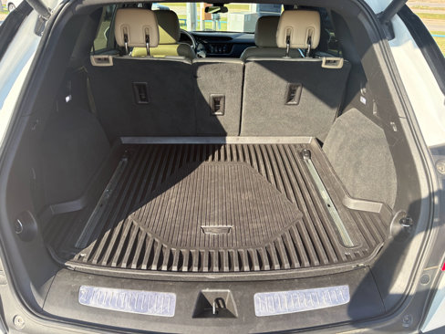 Used 2018 Cadillac XT5 Luxury w/ Driver Awareness Package image 32